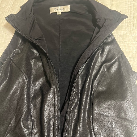 Elegant Black Sleeveless Dress - Picture 2 of 5